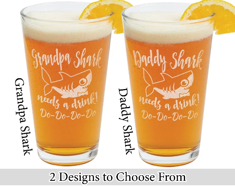 Daddy or Grandpa Shark Needs a Drink Do Do Do Birthday Father's Day Gift from Daughter Son Funny New Dad to Be for Husband Baby Shower Glass