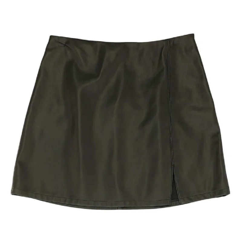 Black Solid Mini Skirt