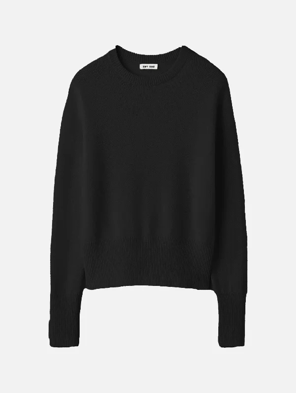 Classic O-Neck Cashmere Sweater in Black